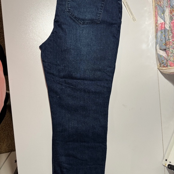 Westport Mid-Rise Girlfriend Capris 4 - Picture 1 of 3